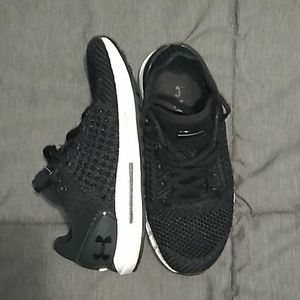 Black Under Armour tennis shoes